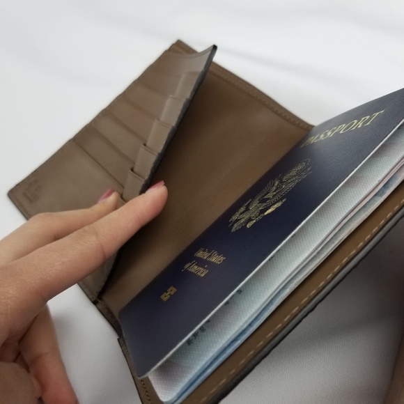 NWT Gucci Microguccissima Brown Passport Holder - Picture 4 of 7
